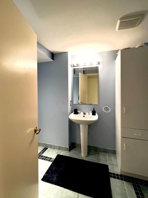 Very Spacious and Bright Home 15mins From Downtown - Property Image 20