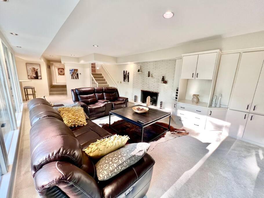 Very Spacious and Bright Home 15mins From Downtown - Property Image 34