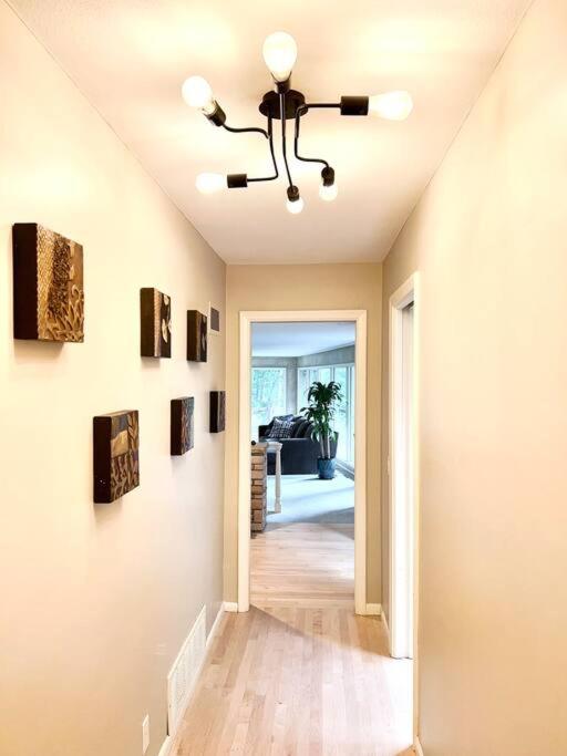 Very Spacious and Bright Home 15mins From Downtown - Property Image 37