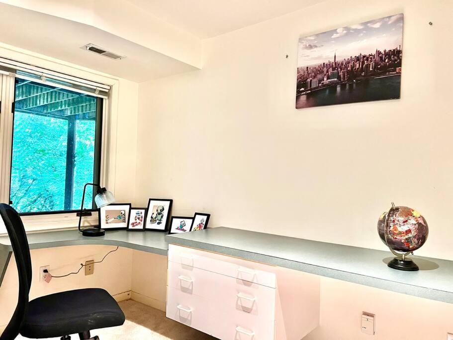 Very Spacious and Bright Home 15mins From Downtown - Property Image 39