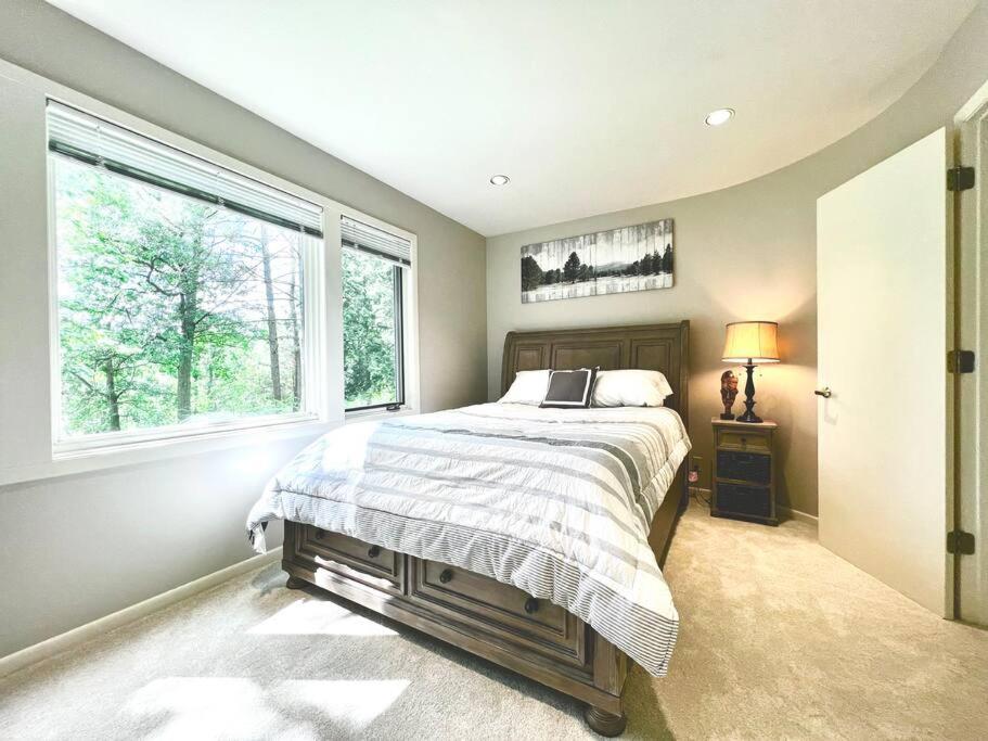 Very Spacious and Bright Home 15mins From Downtown - Property Image 45