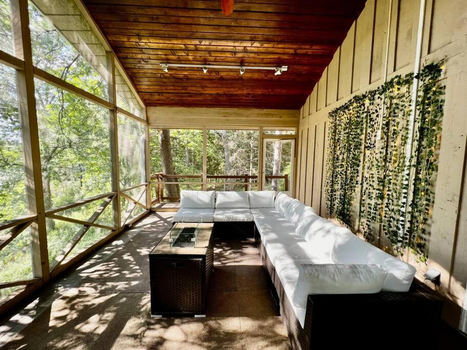 Very Spacious and Bright Home 15mins From Downtown - Property Image 4