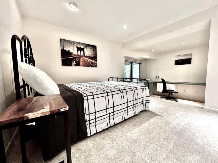 Very Spacious and Bright Home 15mins From Downtown - Property Image 5