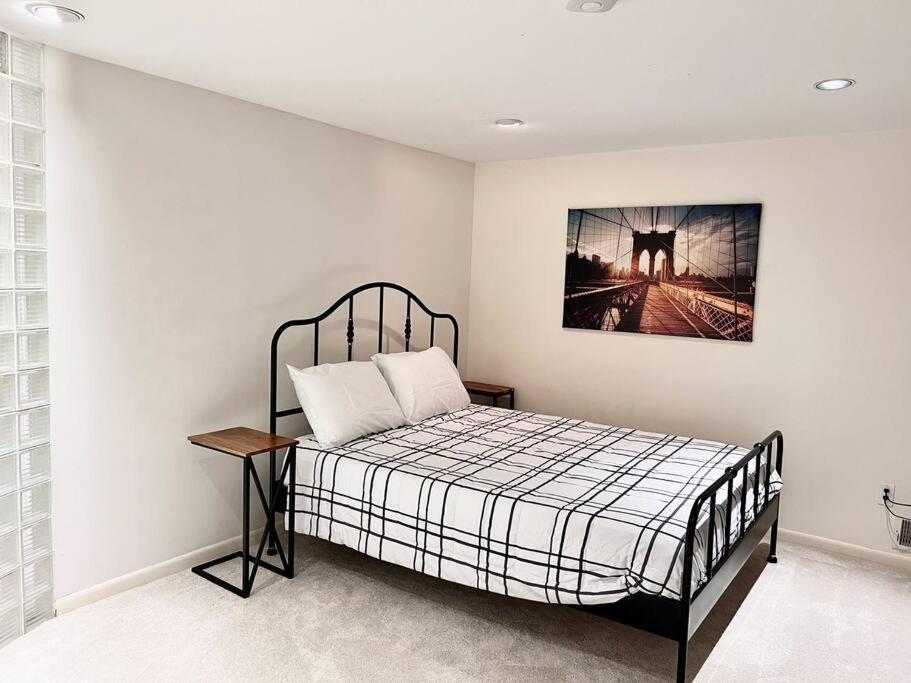 Very Spacious and Bright Home 15mins From Downtown - Property Image 6