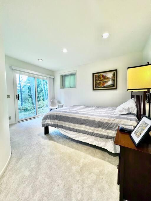 Very Spacious and Bright Home 15mins From Downtown - Property Image 8
