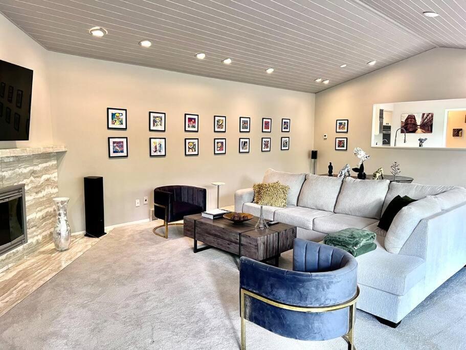 Very Spacious and Bright Home 15mins From Downtown - Property Image 13