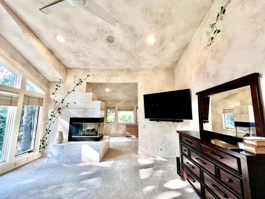 Very Spacious and Bright Home 15mins From Downtown - Property Image 18