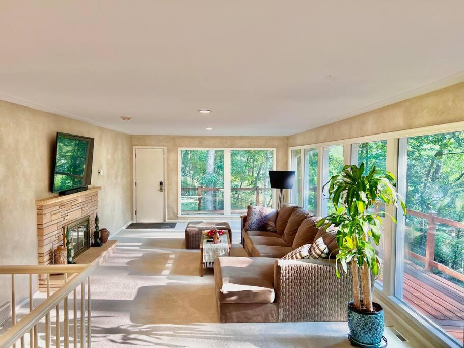 Very Spacious and Bright Home 15mins From Downtown - Property Image 23