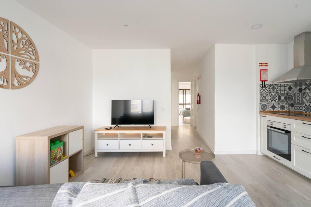 Casa Oliveira - Sunny 2-Bed Retreat Steps from the Beach view 3