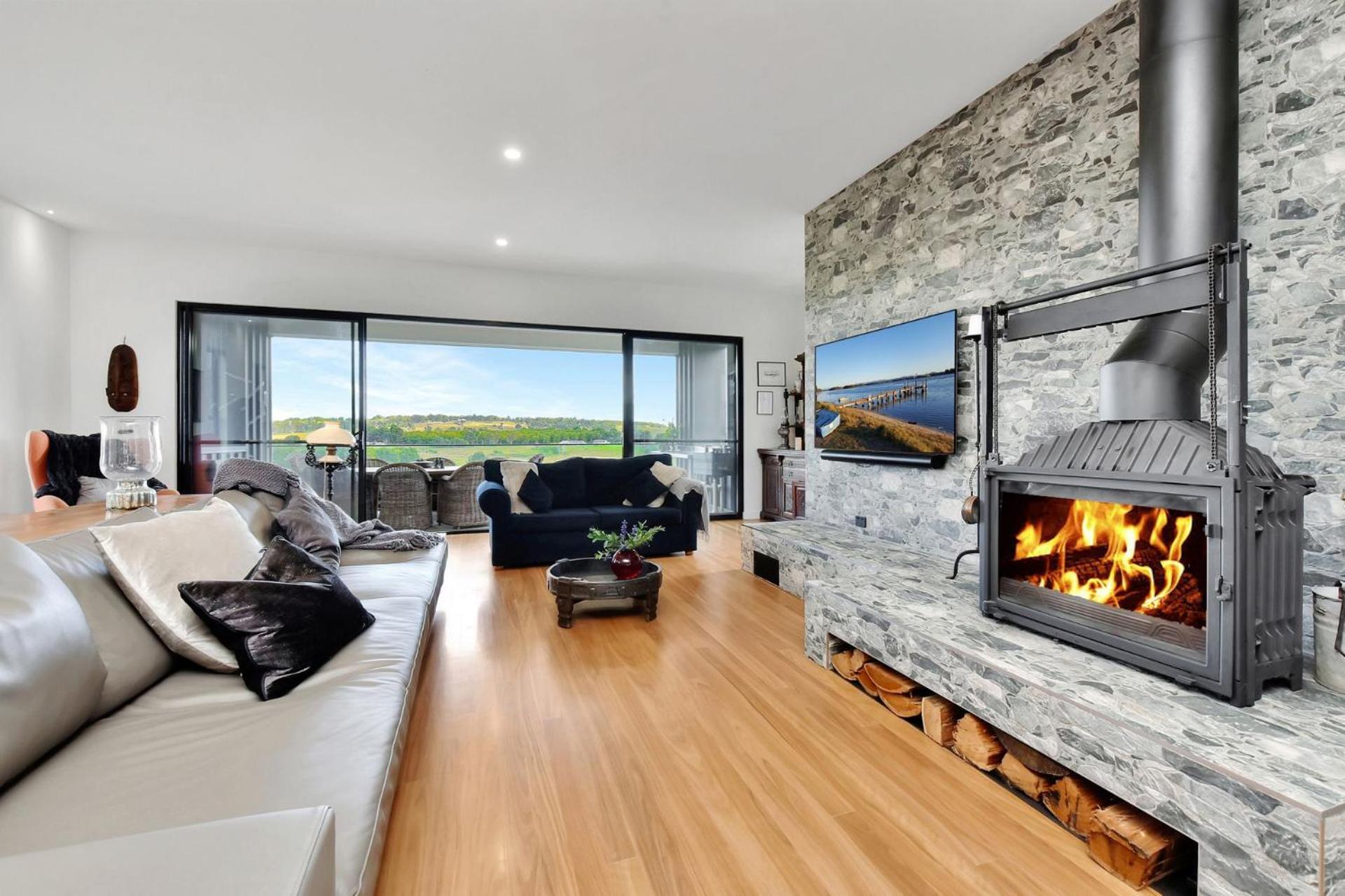 Cranky Corner River View! Where Luxury Meets Nature
