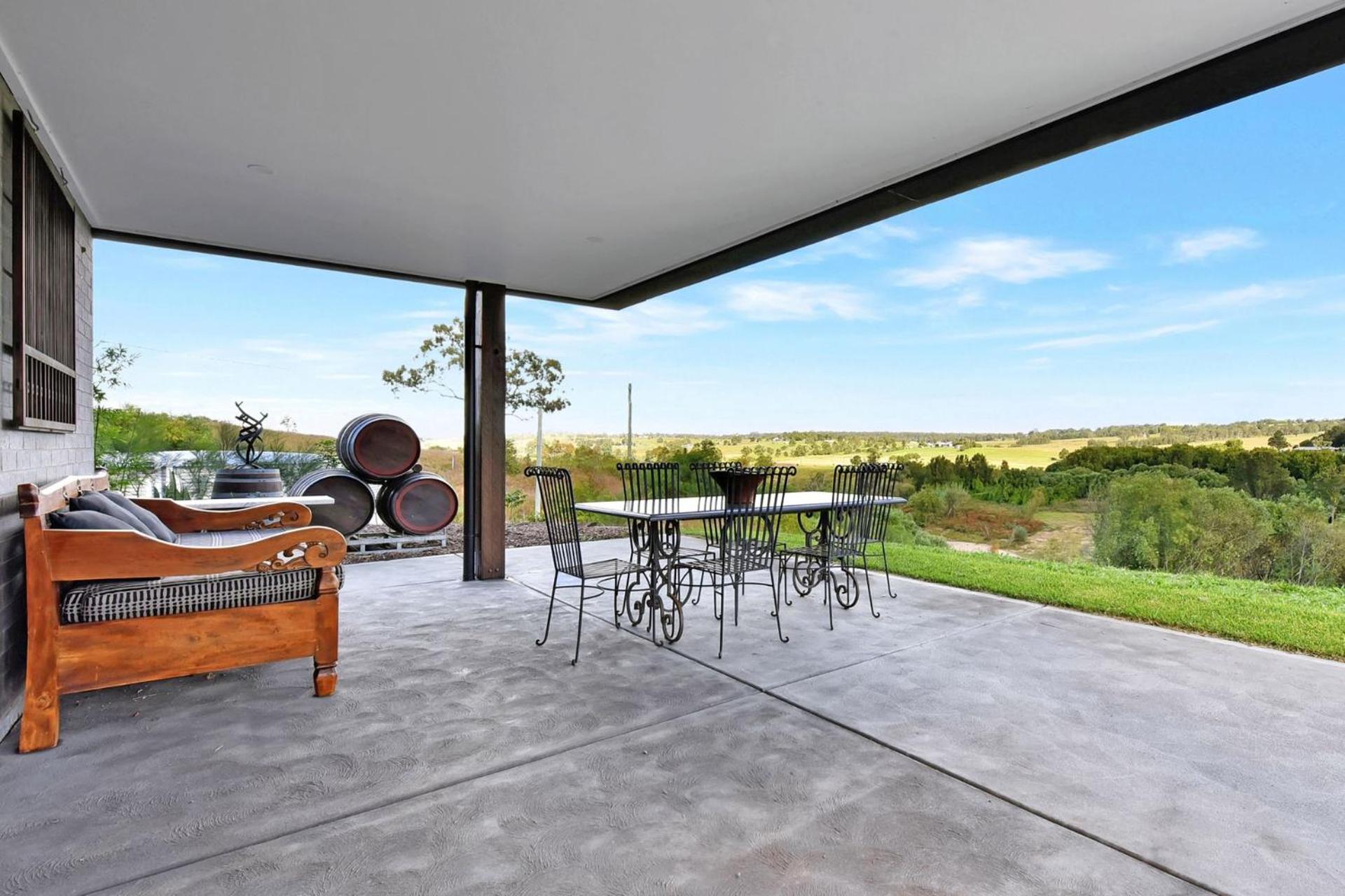 Cranky Corner River View! Where Luxury Meets Nature