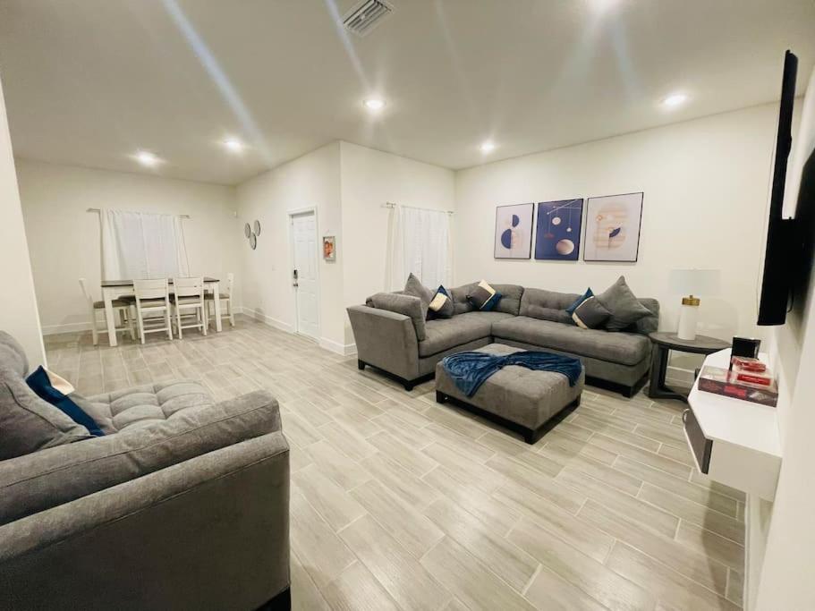 3BD/3BTH Home Near Downtown Orlando
