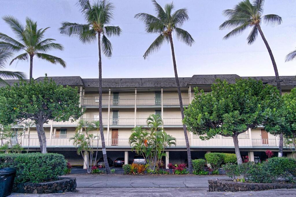 Condo On the Ocean, Lagoon and Garden - Hale Kona Kai 411 by Casago Kona view 4