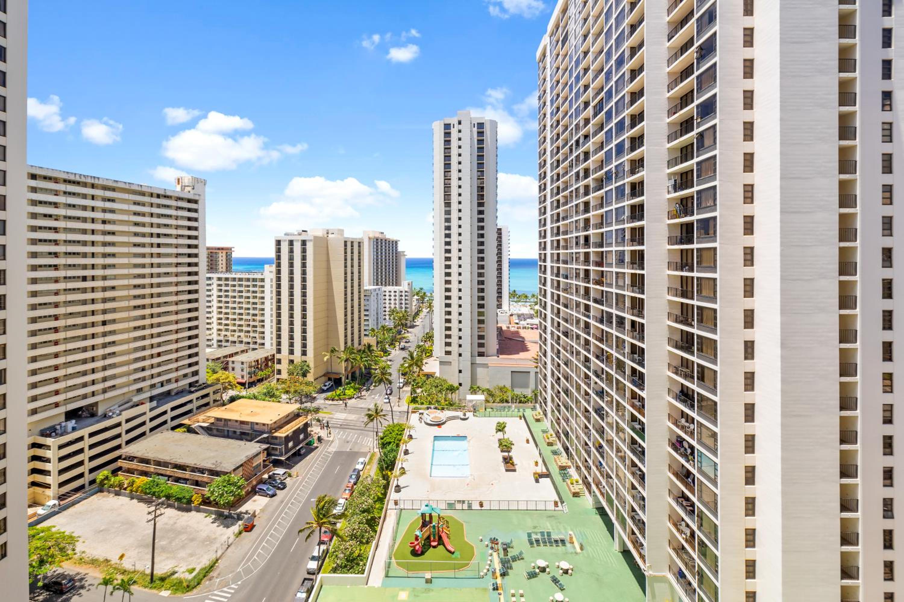 Hotel 1BR with Stunning Ocean Views, Near Beach & Parking - Image 1