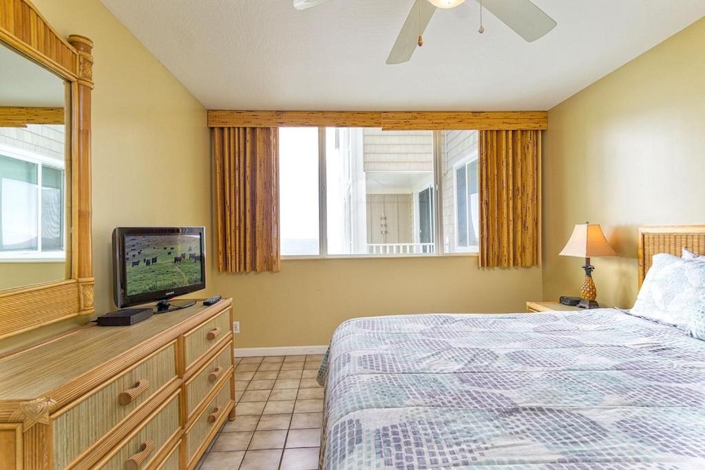 Oceanfront Condo & Walking Distance to Beach and Town- Hale Kona Kai 207 by Casago Kona view 2