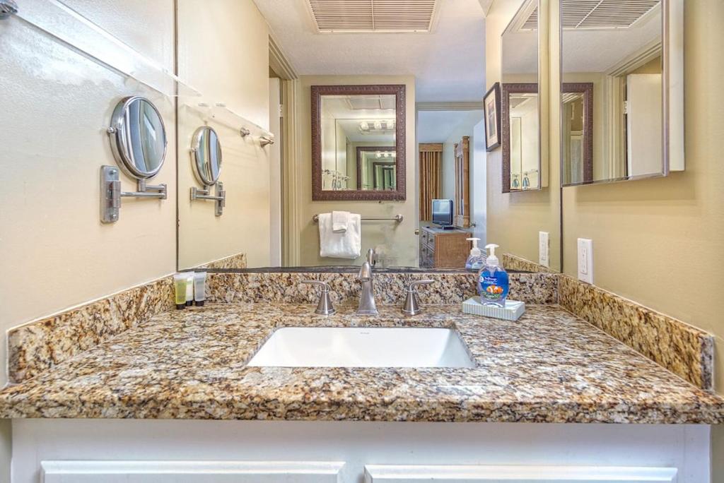 Oceanfront Condo & Walking Distance to Beach and Town- Hale Kona Kai 207 by Casago Kona view 4