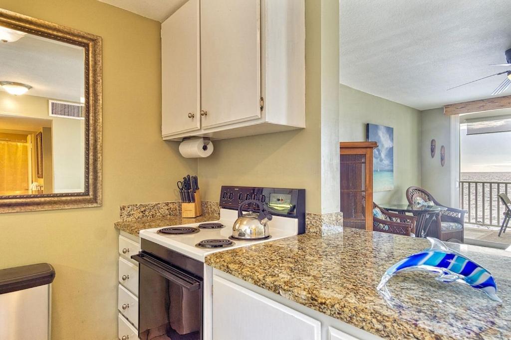 Oceanfront Condo & Walking Distance to Beach and Town- Hale Kona Kai 207 by Casago Kona view 5