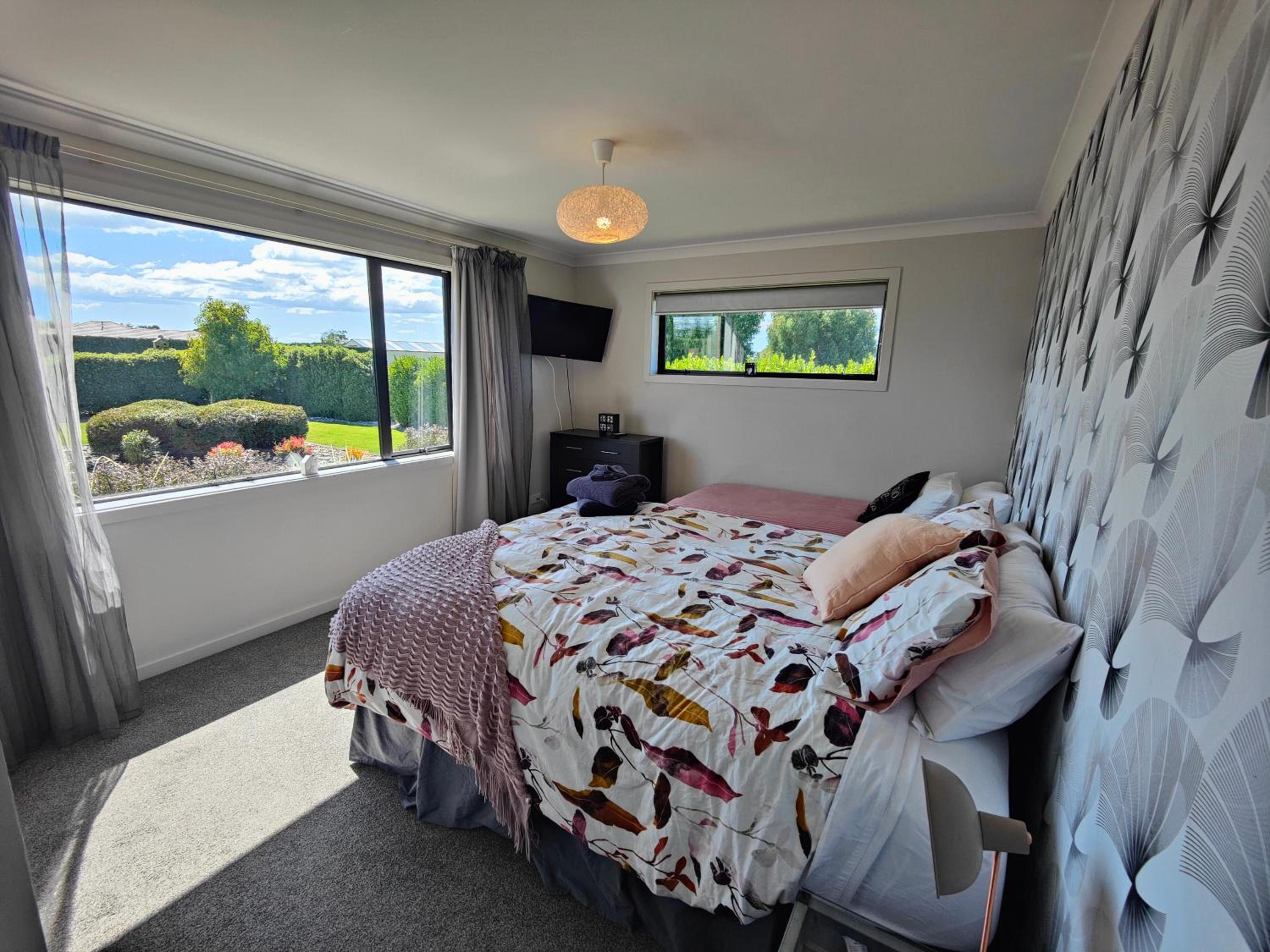 Gorgeous in the Glen view 3