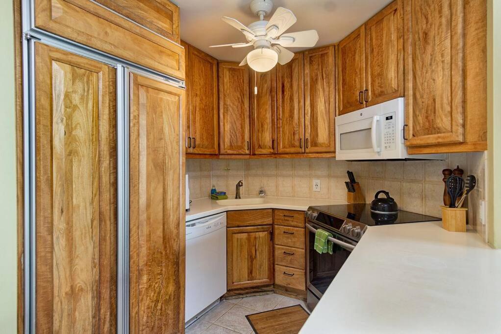 Beautiful Oceanfront Condo! - Hale Kona Kai 303 view 3