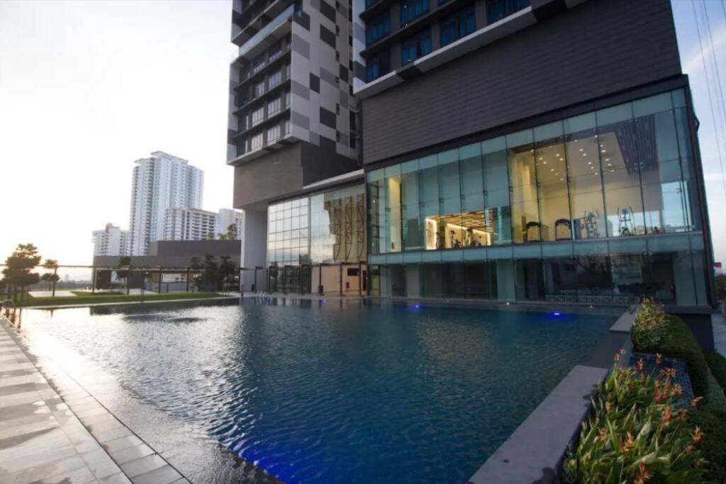 Johor Bahru City Centre,2BR 2BT 7PAX, 5min CIQ