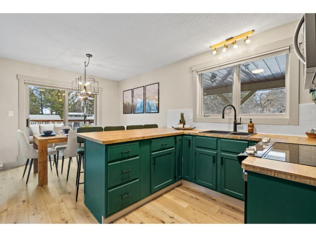 Hotel Evergreen Escape I Fireplace I Walk to the Lake - Image 1