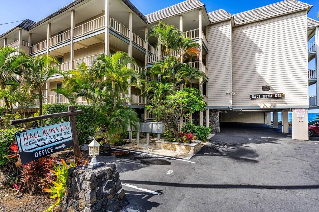 Dreamy True Oceanfront Condo - Hale Kona Kai 307 by Casago Kona