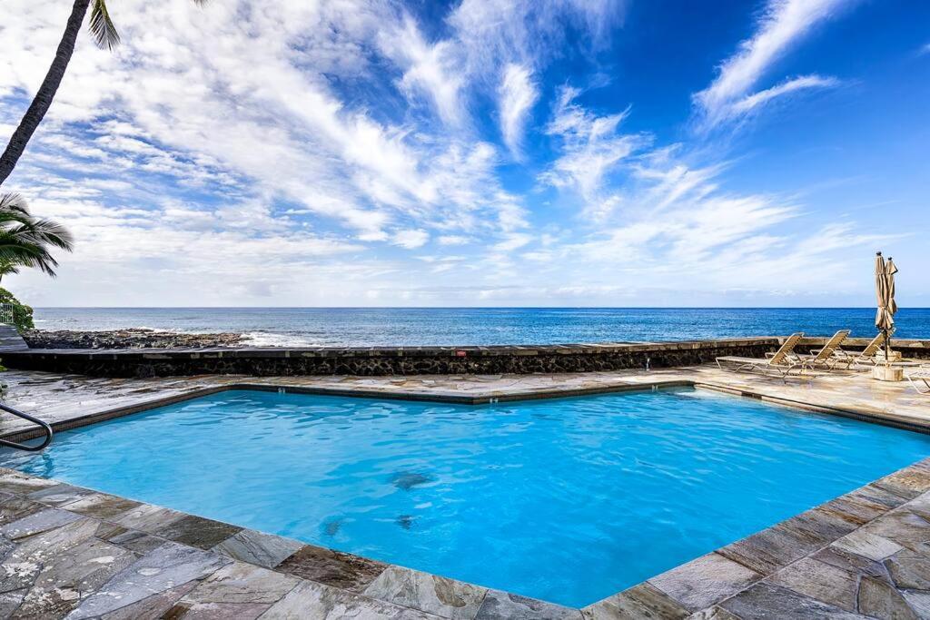 Dreamy True Oceanfront Condo - Hale Kona Kai 307 by Casago Kona