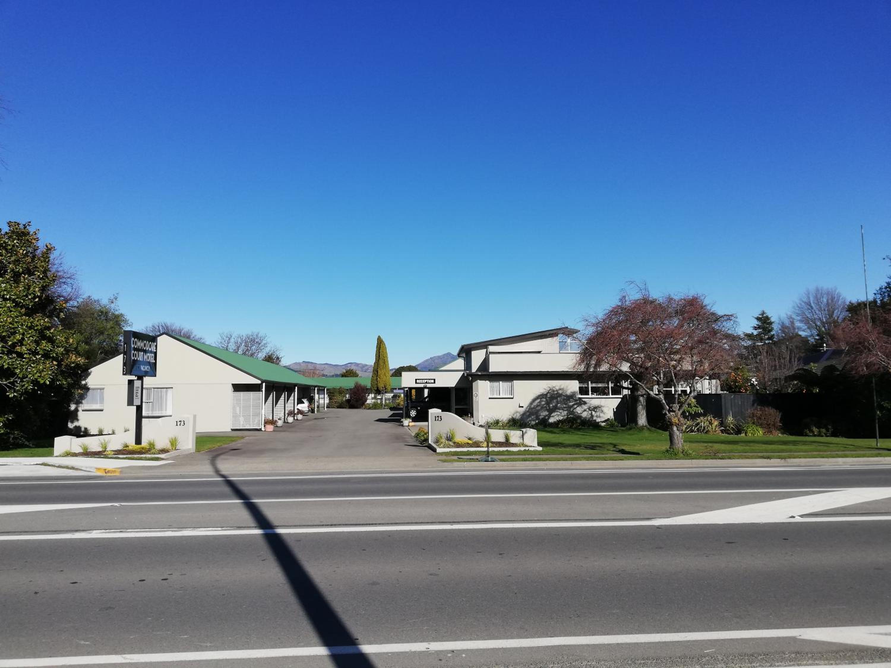Commodore Court Motel