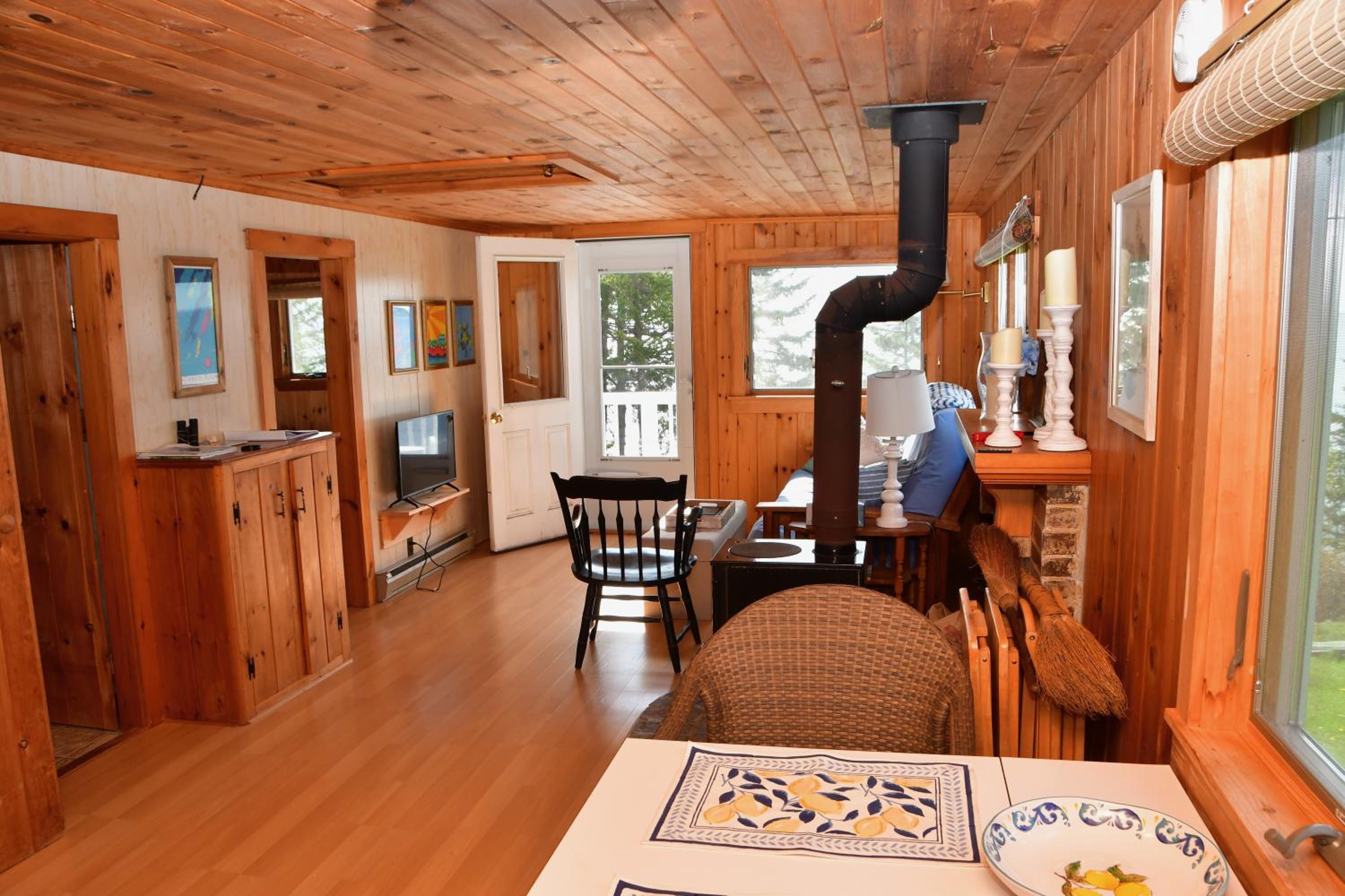 Betty's Place - Cozy ocean front getaway with views of Casco Bay view 5