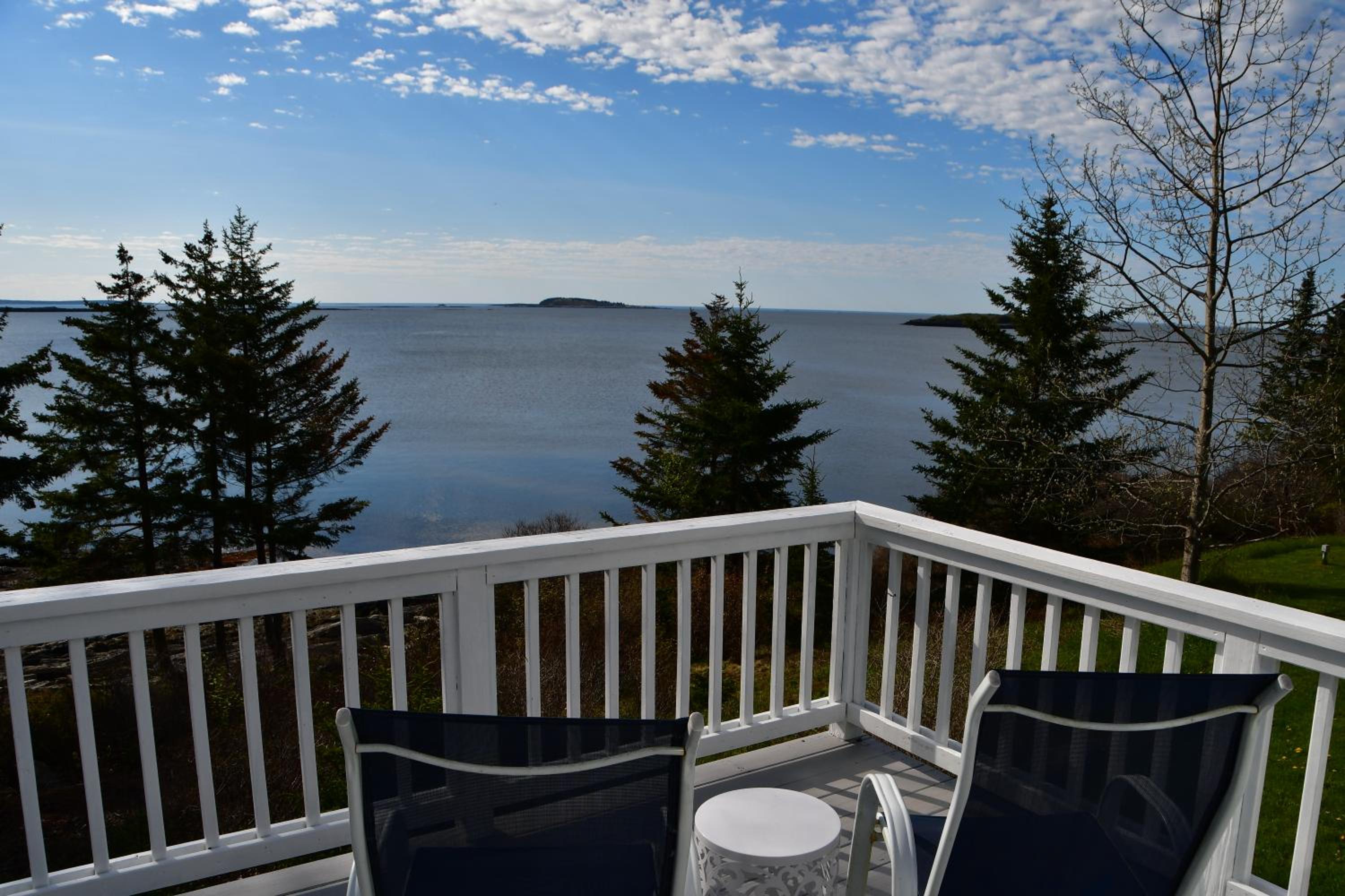 Freeport Vacations - Betty's Place - Cozy ocean front getaway with views of Casco Bay - Property Image 1