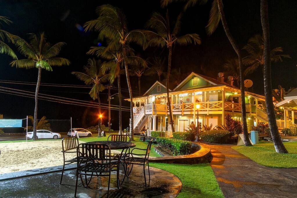 Amazing Oceanfront Condo w/ Breath Taking Sunsets and Soothing Sea Breeze! - Hale Kona Kai 306 view 4