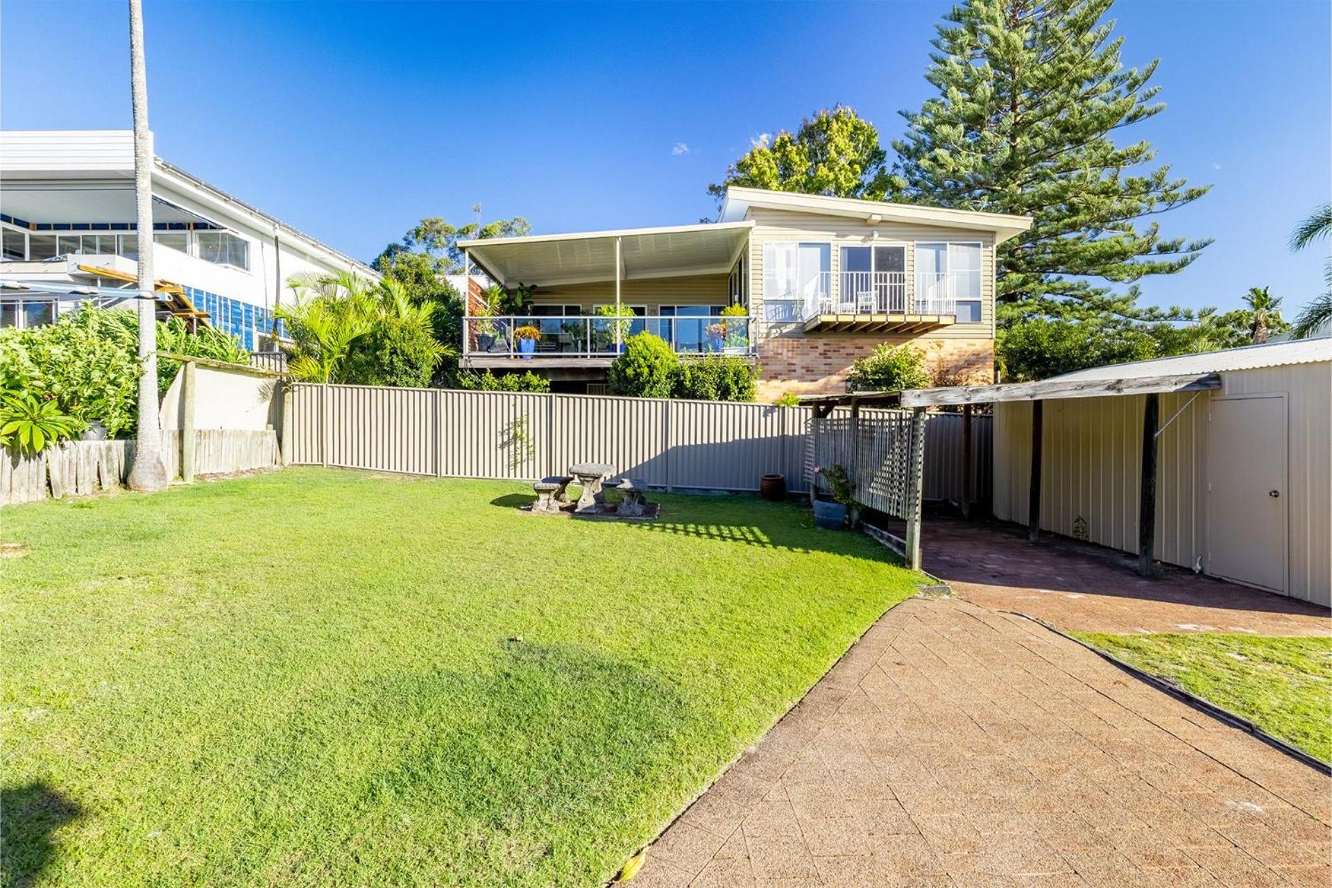 Dukes , 31 Gloucester St - spectacular water views and the added comfort of air conditioning and Wi-Fi