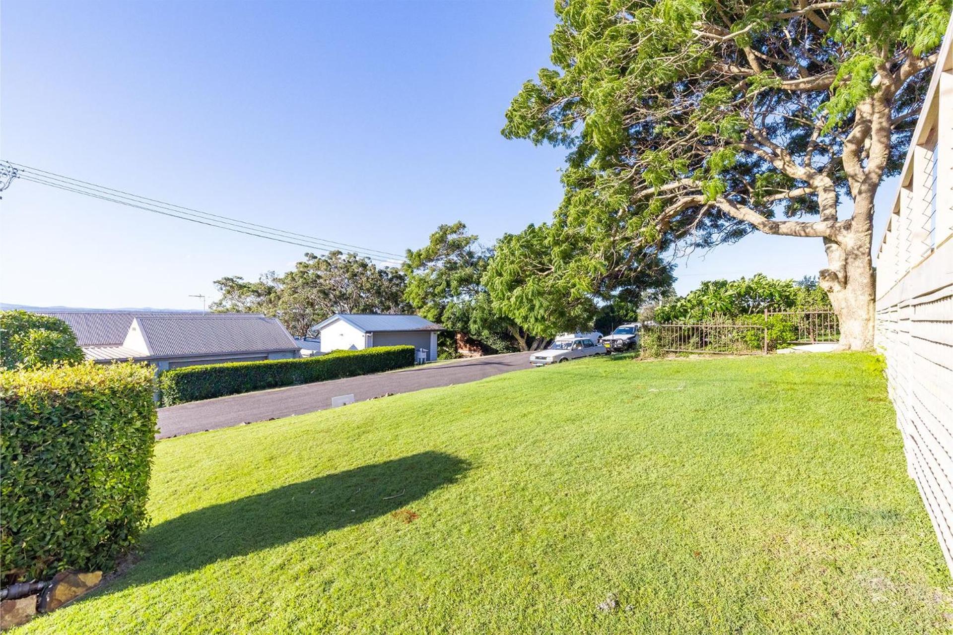 Dukes , 31 Gloucester St - spectacular water views and the added comfort of air conditioning and Wi-Fi