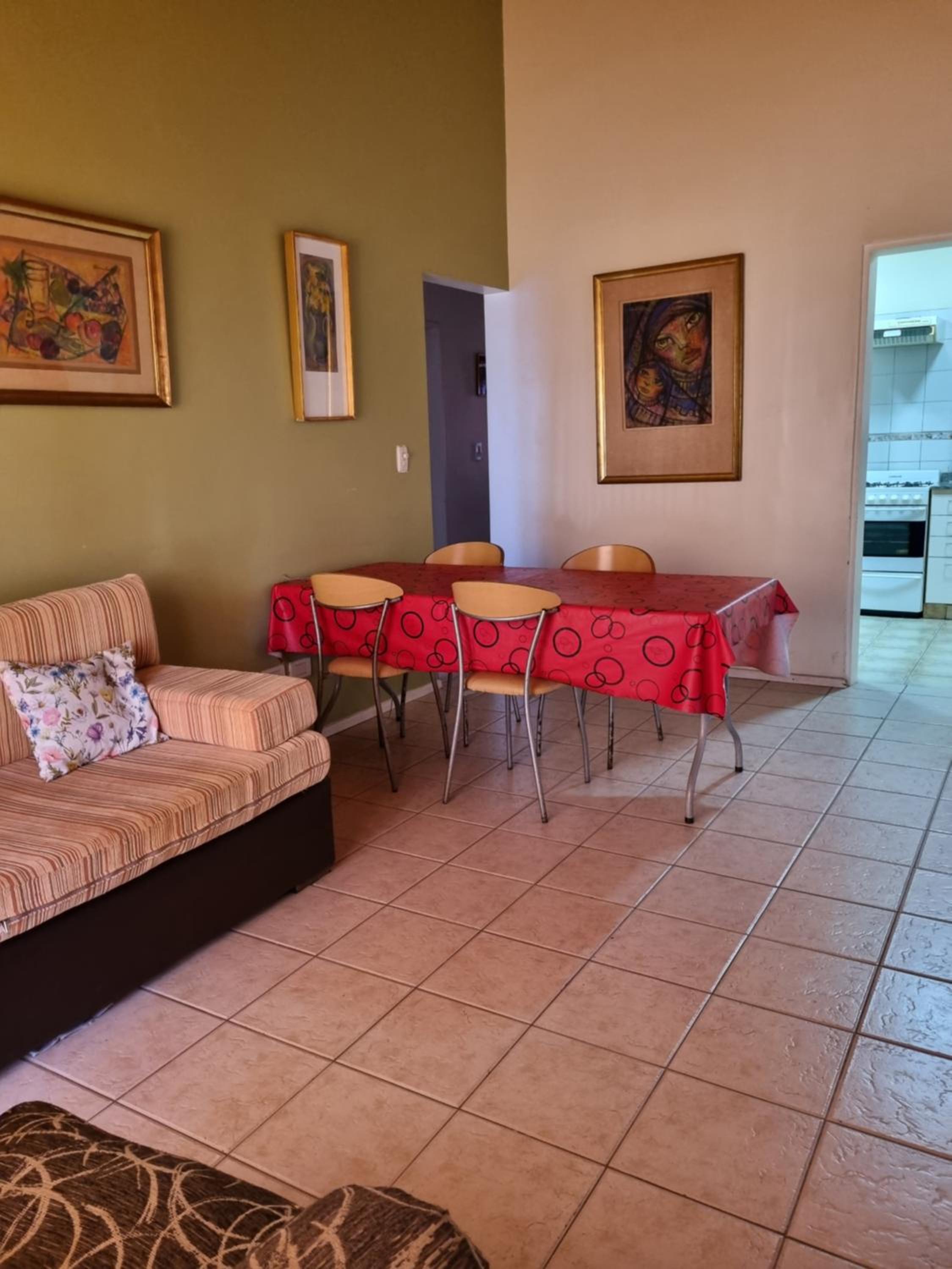 Casa en barrio cerrado con seguridad 24 horas con piscina