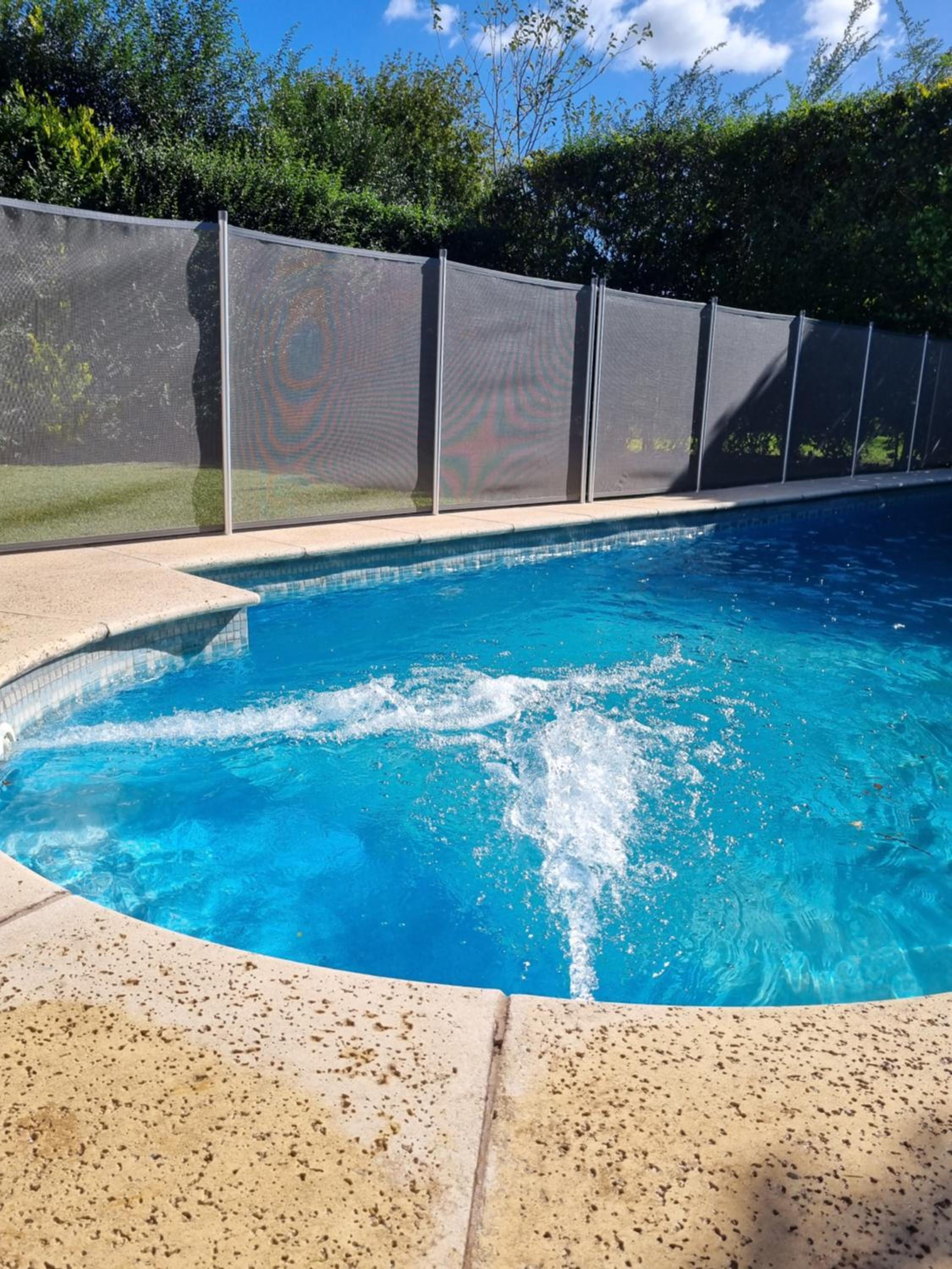 Casa en barrio cerrado con seguridad 24 horas con piscina