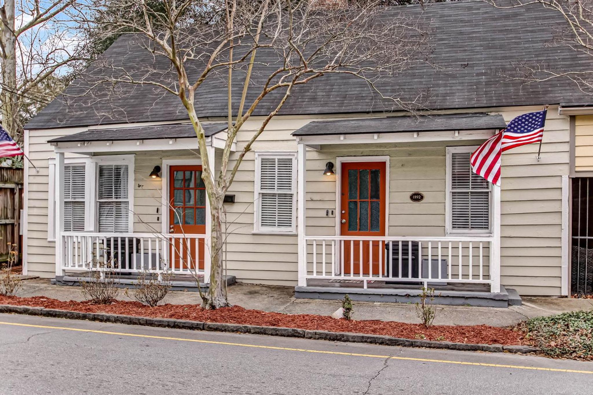 Historic 1892 Savannah Cottage near Forsyth Park view 5