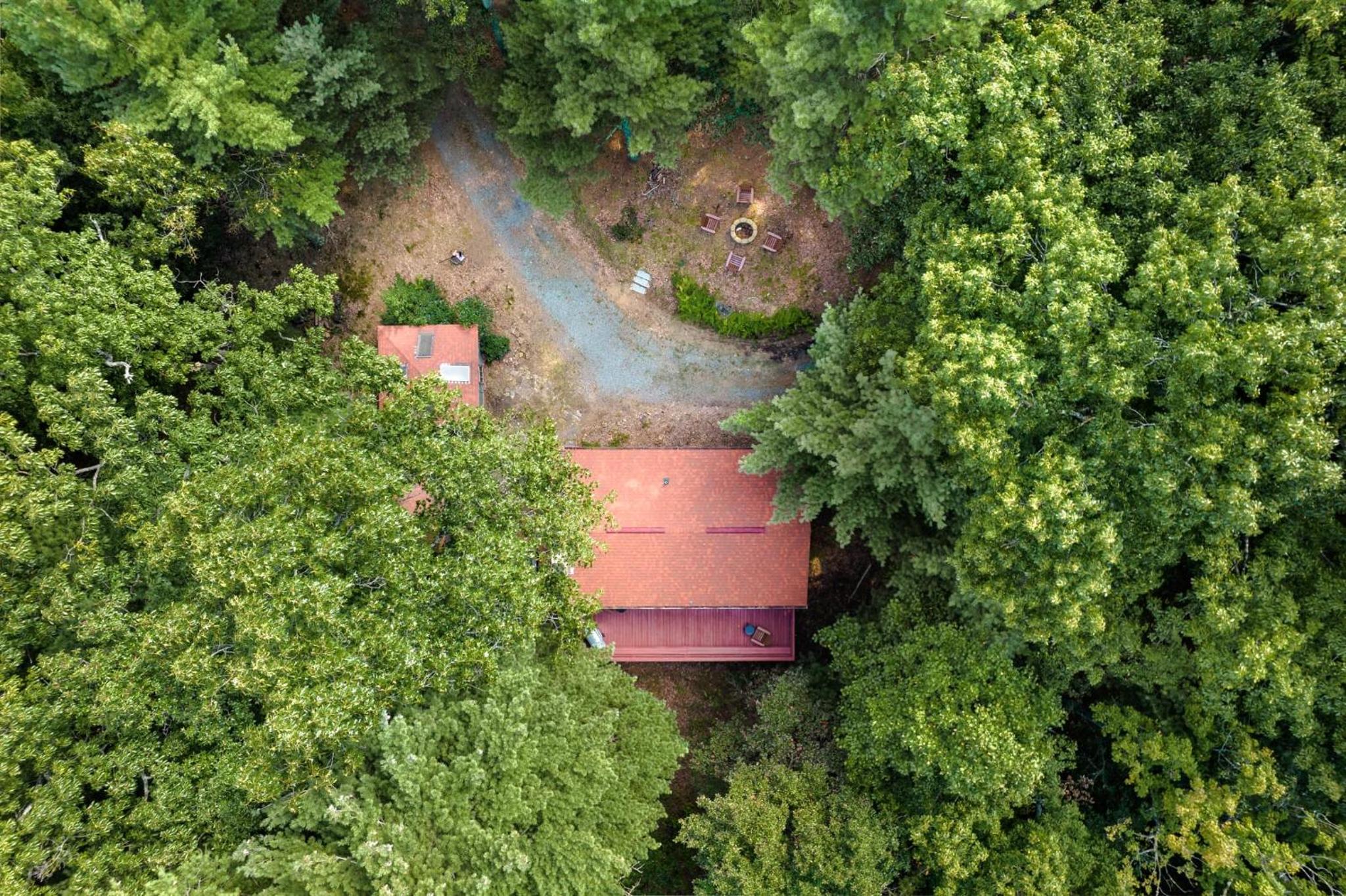 Hot Tub, Deck, Screened Porch, Fire Pit, & WiFi view 5