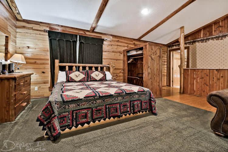 Secluded 2 story cabin Pool WiFi smart TVs view 4