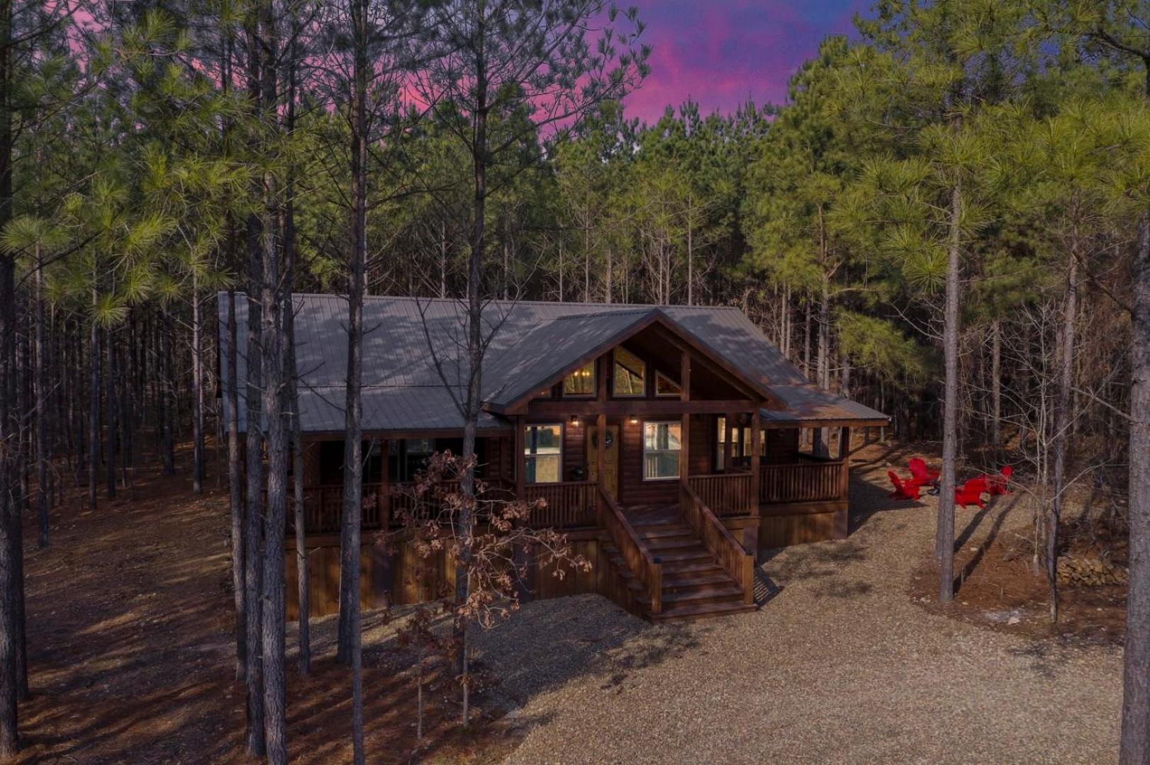 Hotel Large Luxury 2br Cabin W Hot Tub Double Trouble Was Designed For Fun Comfort And Memories Minutes From Buzzling Hochatown And Be