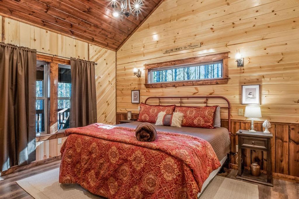 Large Luxury 2BR Cabin w Hot Tub Double Trouble was designed for fun comfort and memories minutes from buzzling Hochatown and beautiful Beaver Bend State P