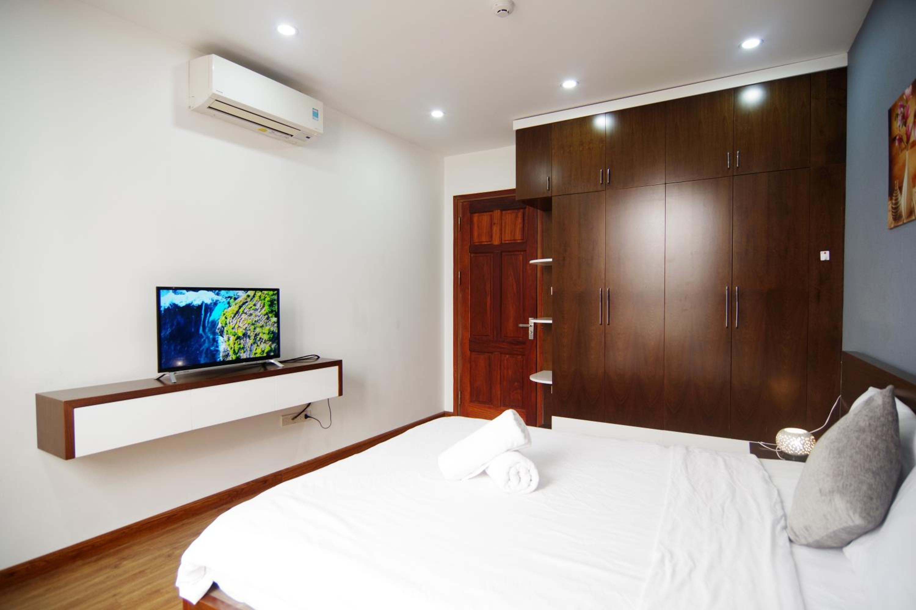 QMP-Deluxe Serviced Apartment in Ba Dinh