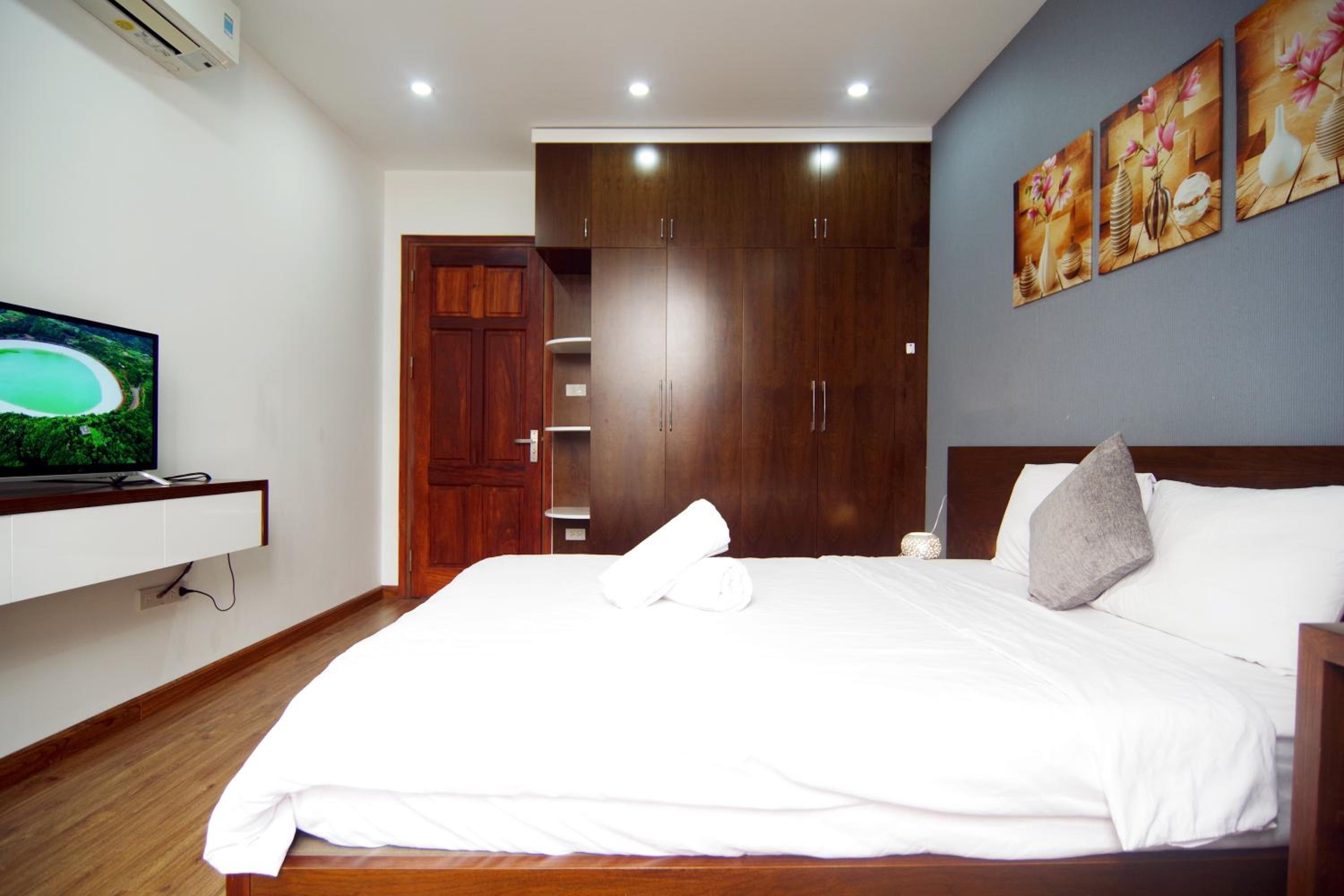 QMP-Deluxe Serviced Apartment in Ba Dinh