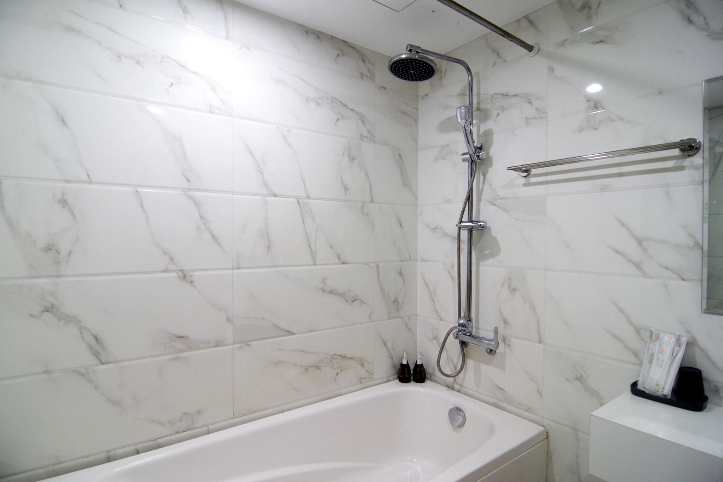 QMP-Deluxe Serviced Apartment in Ba Dinh