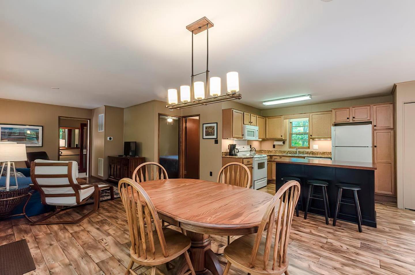 Secluded Oasis w Hot Tub, Screened-in Porch, WiFi! view 5