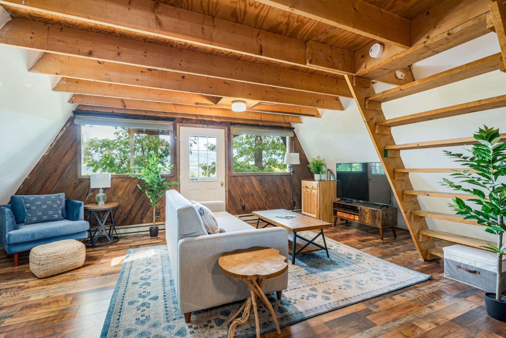 Great Views! A-Frame w Hot Tub, Grill & Fire Pit