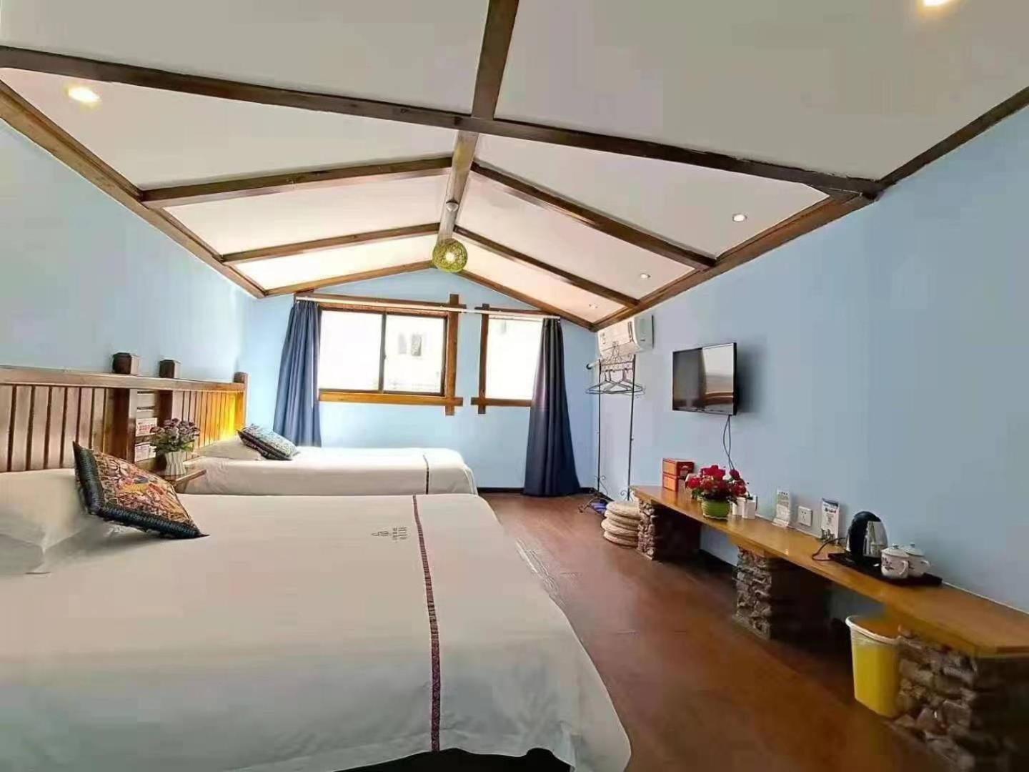 Zhangjiajie April Hostel