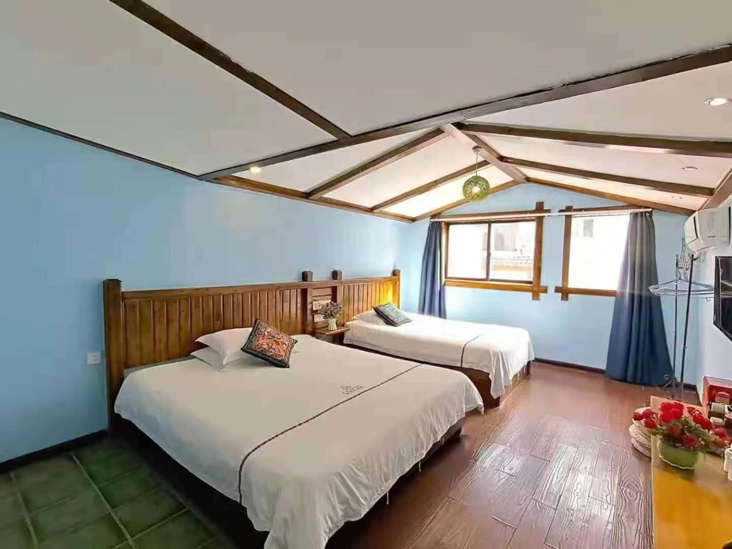 Zhangjiajie April Hostel