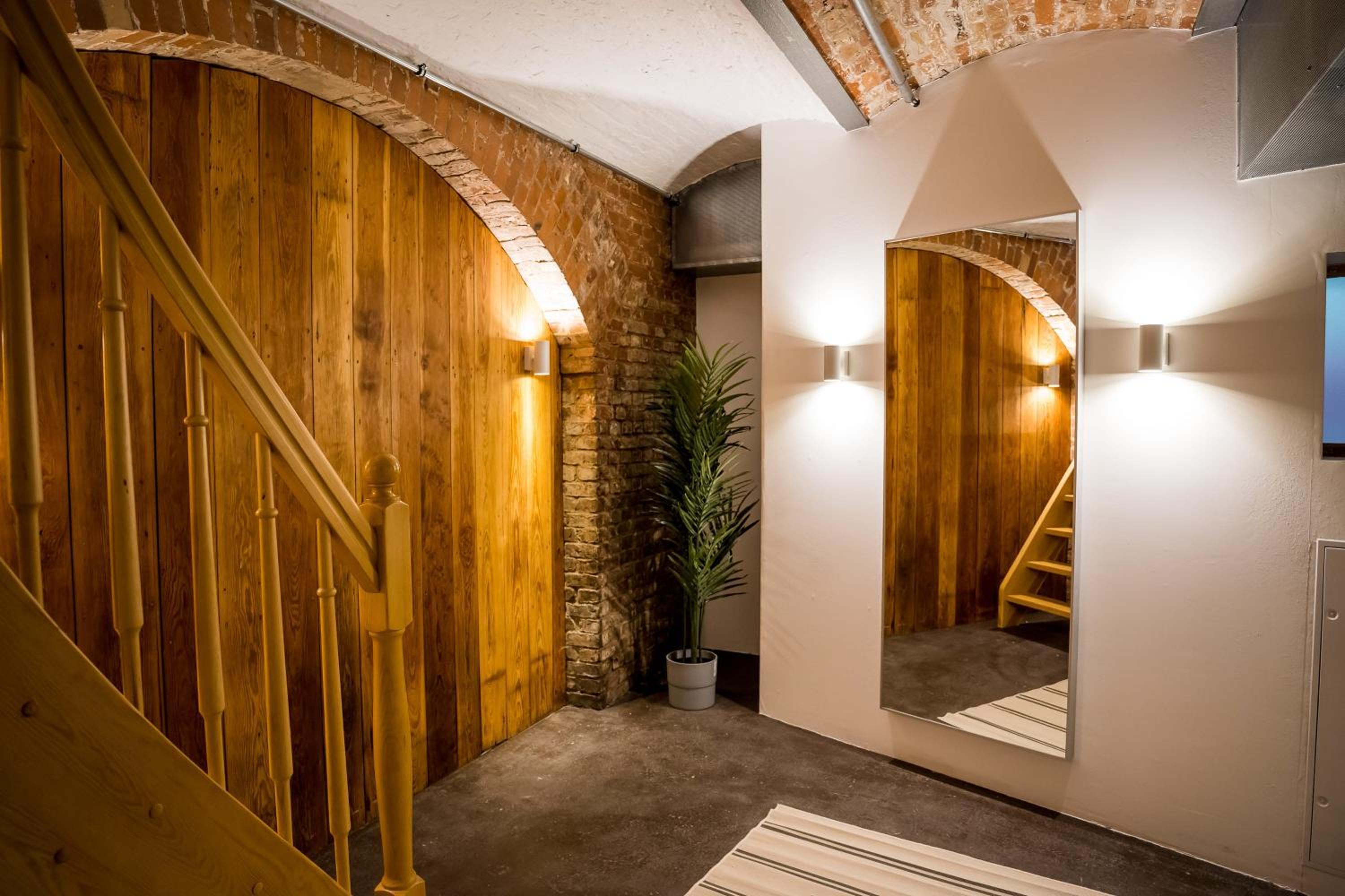 Spacious Apartment in Berlin Mitte for 6