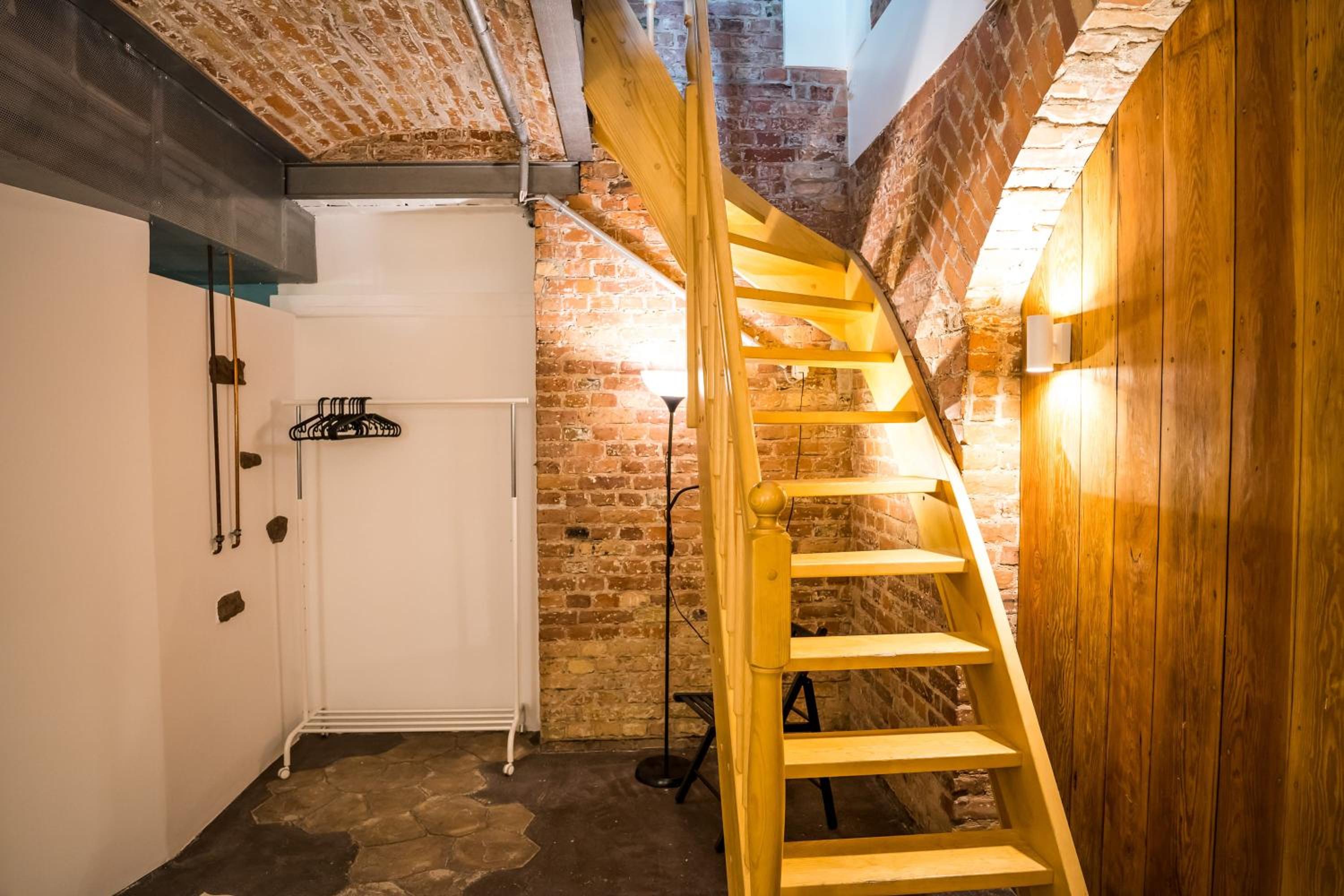 Spacious Apartment in Berlin Mitte for 6