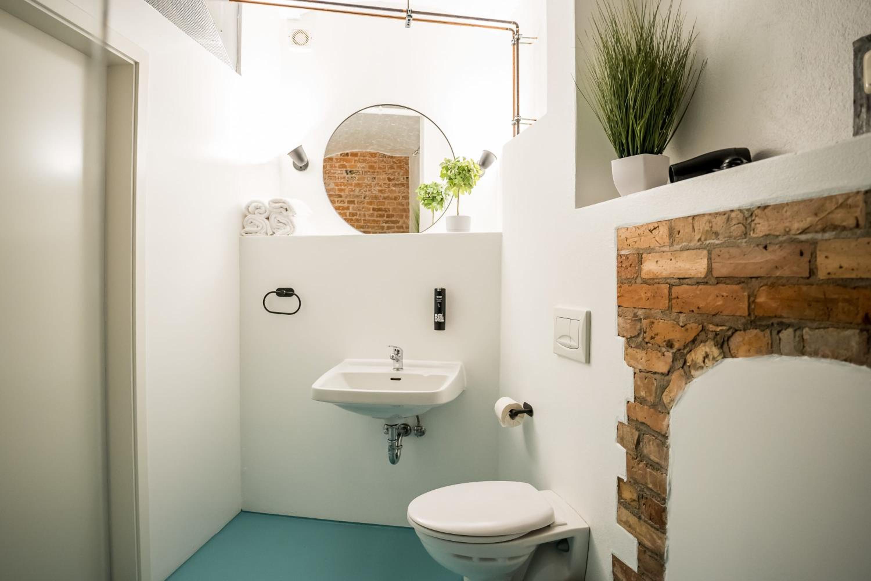Spacious Apartment in Berlin Mitte for 6